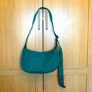 BAGGU Small Nylon Crescent Bag in Cypress